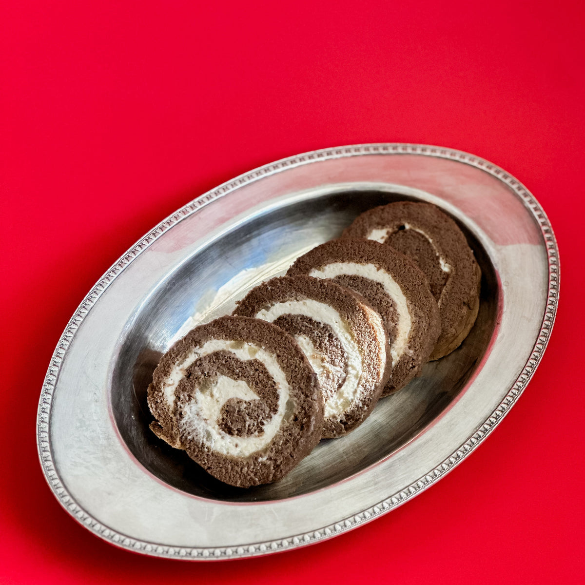 Hojicha, poire et six épices roulé Suisse